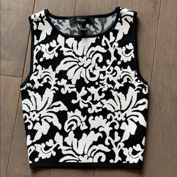 Forever 21 Tops - NWOT Forever 21 Black & White Crop Top Size S